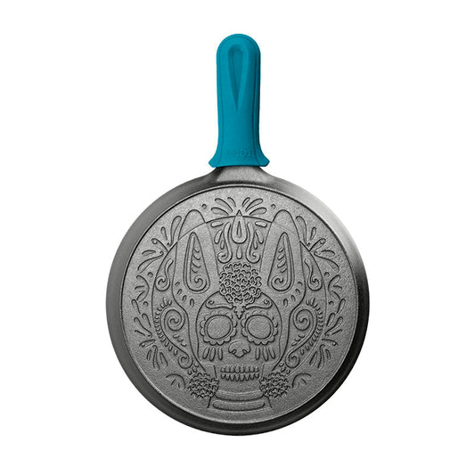 Engraved design on back of griddle and blue silicone handle holder.
