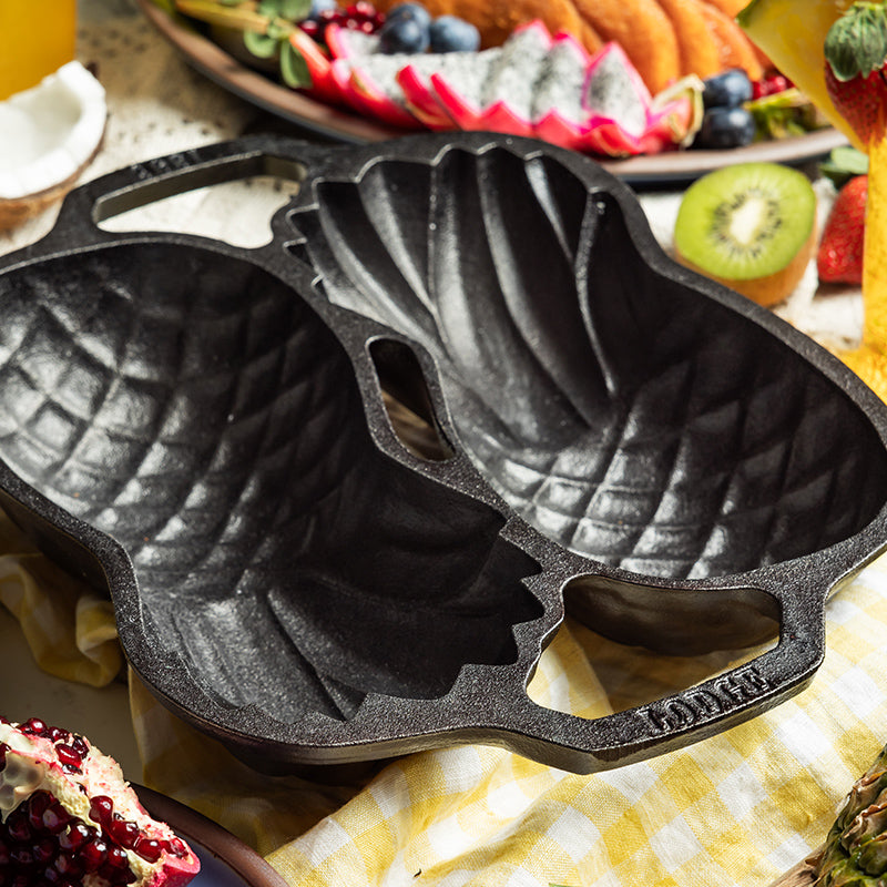 Close-up view of pineapple pan, showing engraved pineapple details inside.