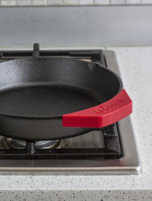 Assist handle holder on skillet.