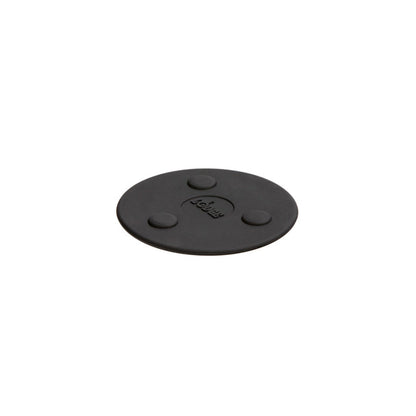 Black circular trivet with small bumps for magnets.