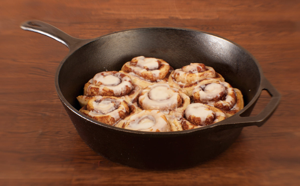 Fresh cinnamon rolls made in skillet.