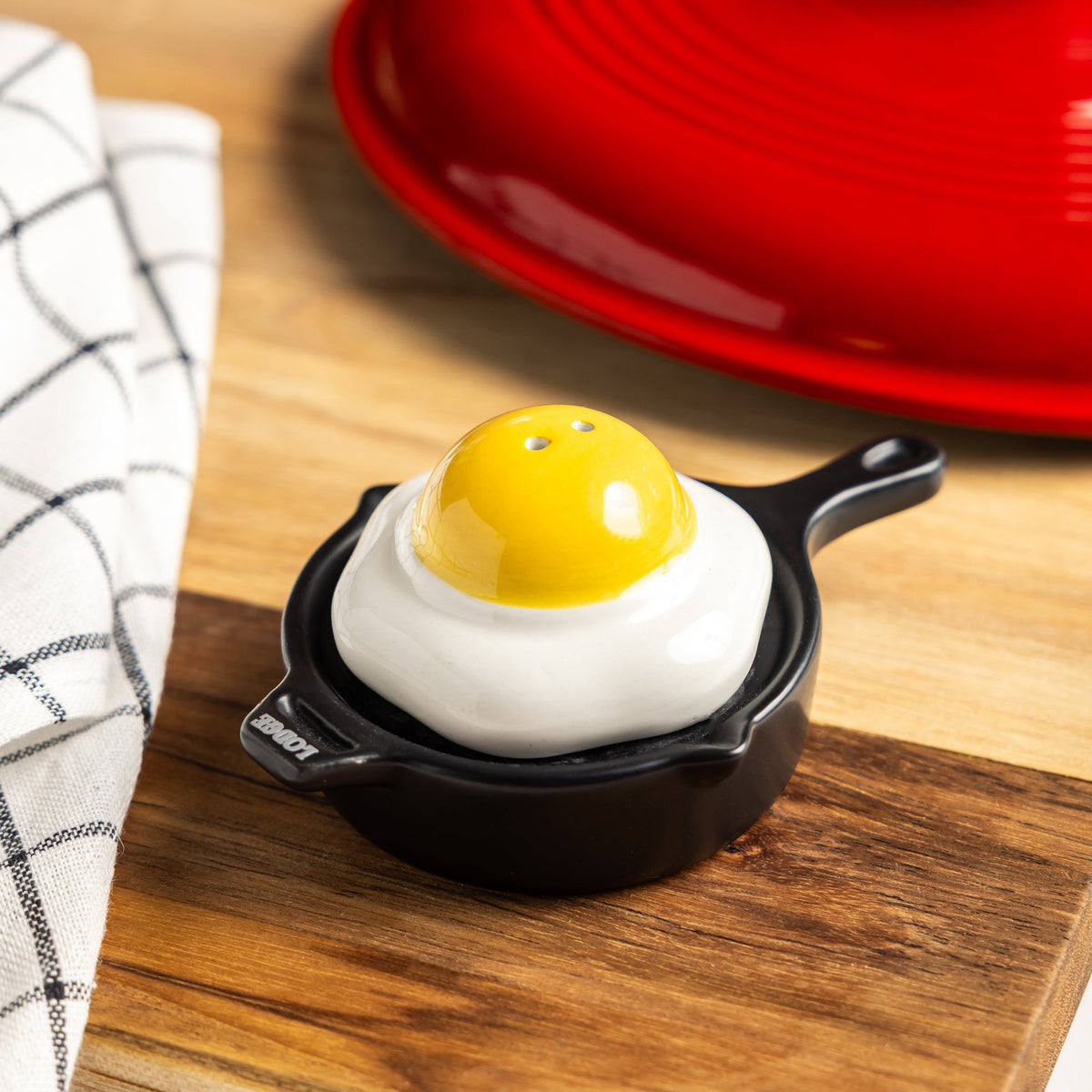 Angled view of egg and skillet salt and pepper shaker.